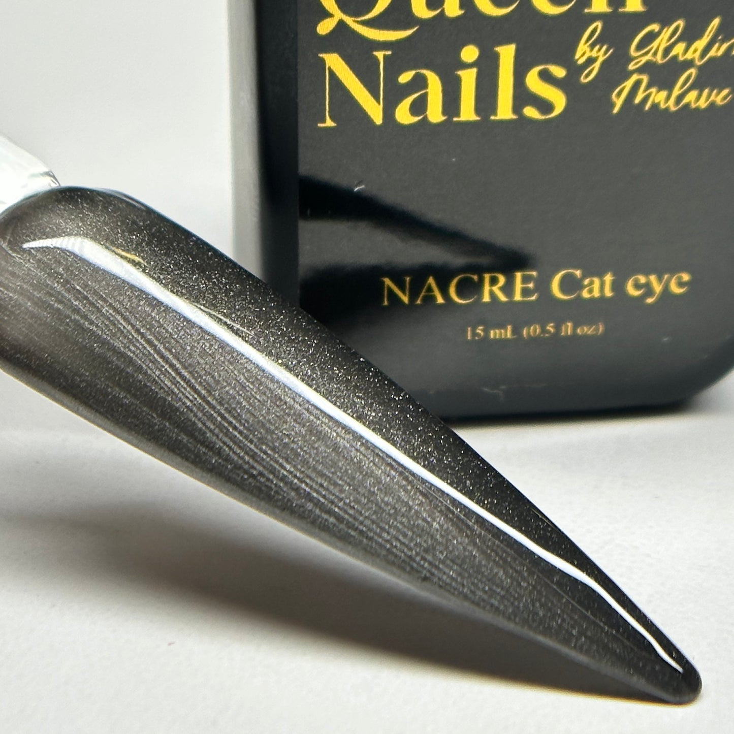 Nacre Cat eye Collection