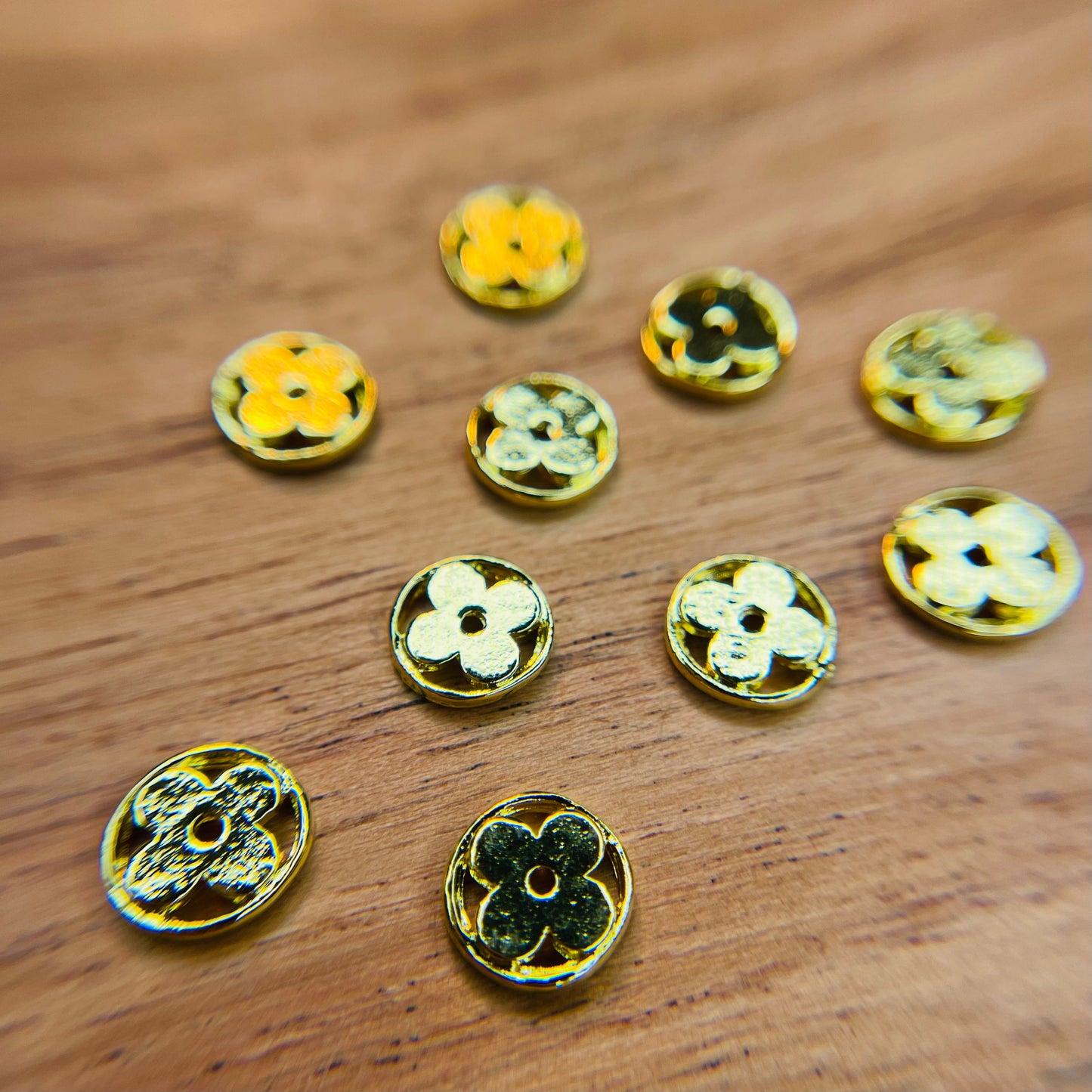 Designer L/V Round Charm