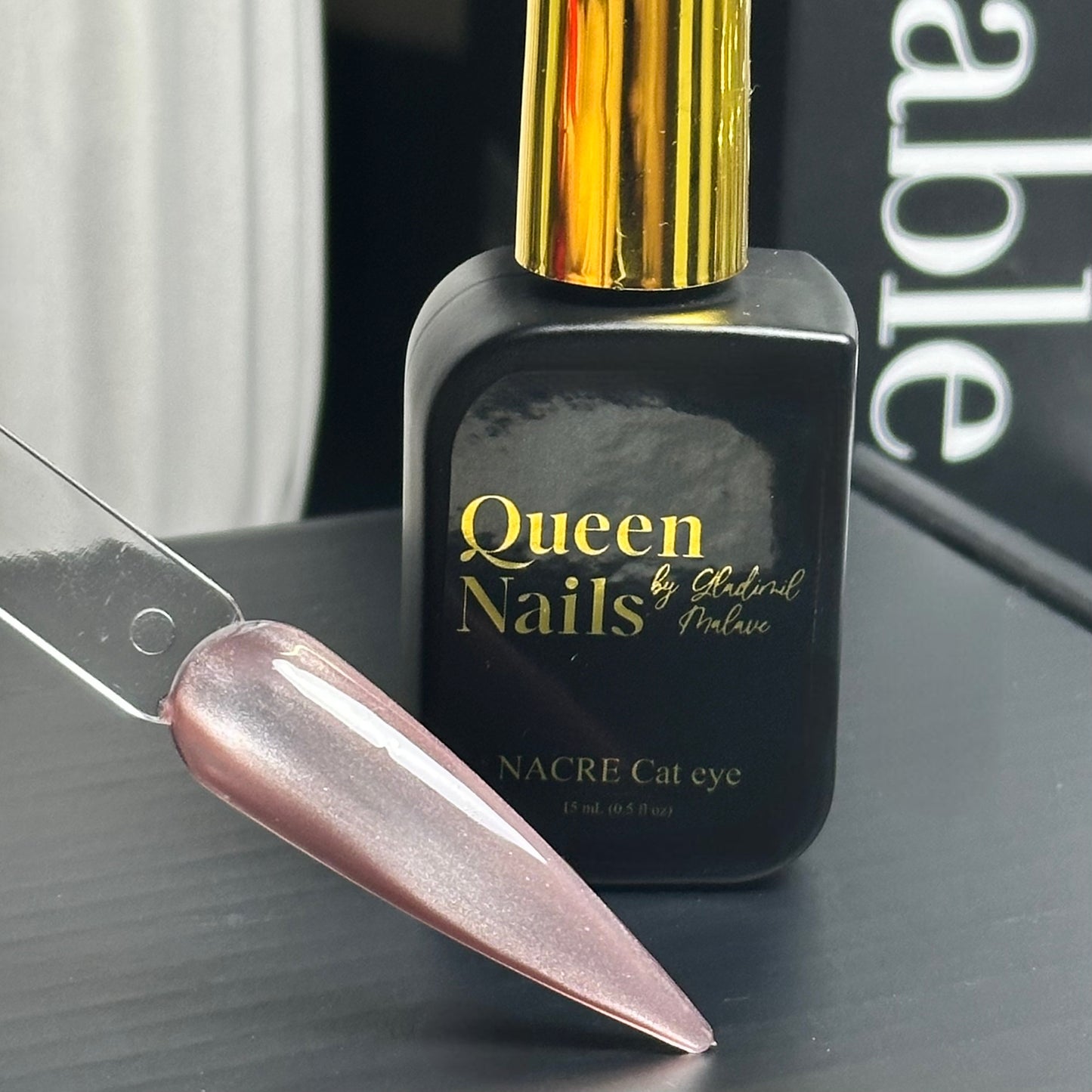 Nacre Cat eye Collection