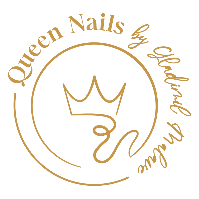 AZ Gold Letters Queen Nails By Gladimil Malave